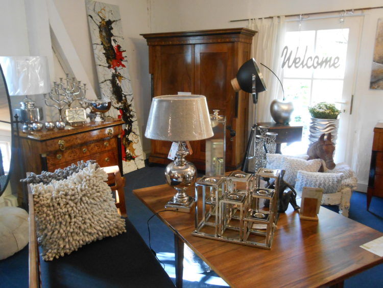 Möbel – Leder & Antikes